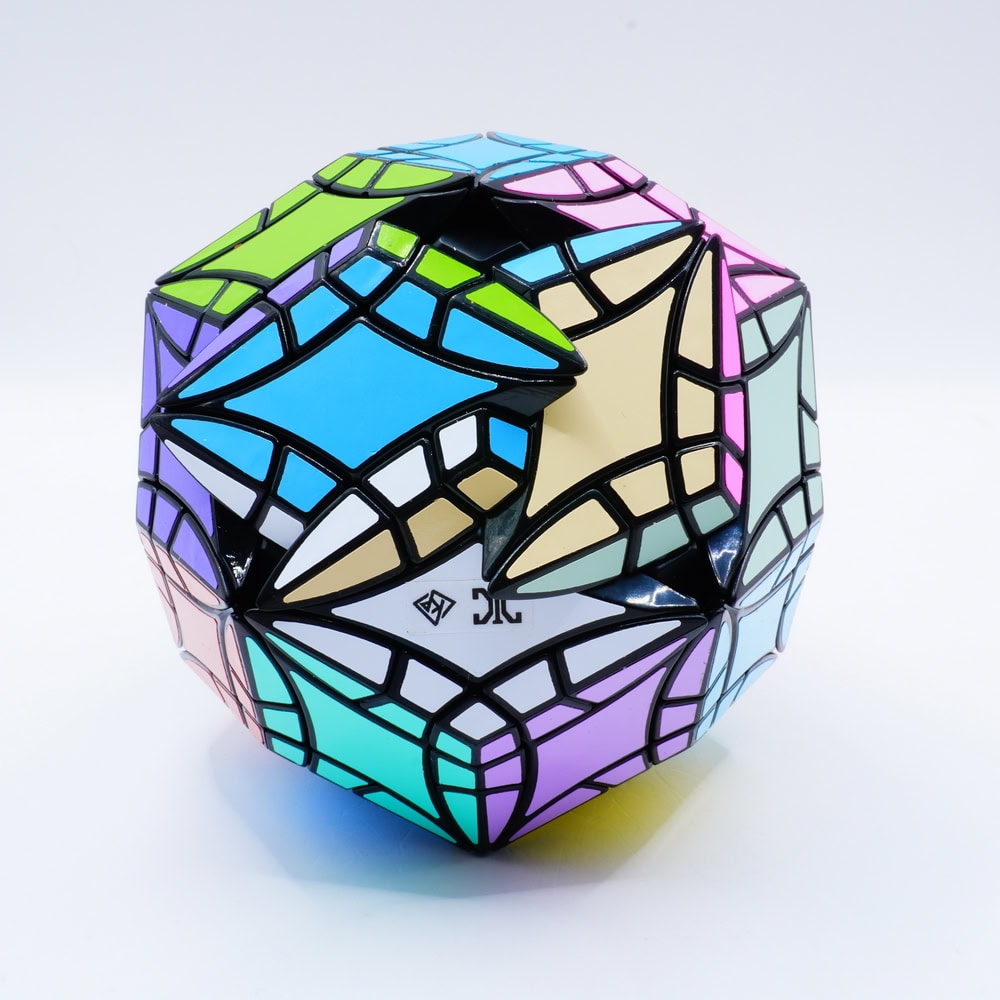 Curvy Face Turning Rhombus Triacontahedron Plus (Kairis Puzzle)