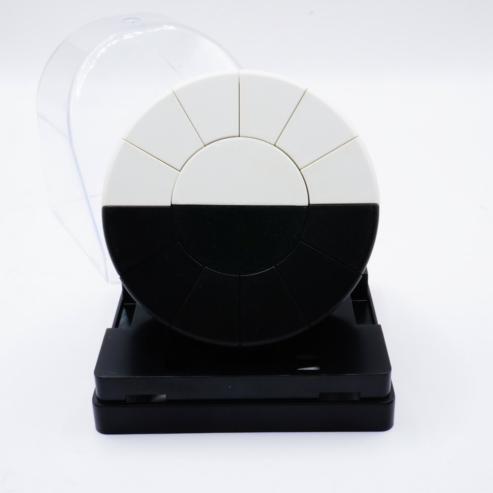 Chess Puck (White & Black) (IBEA)